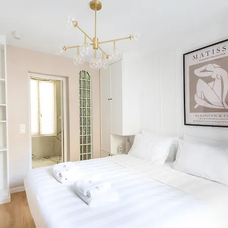 Modern 3 Bedrooms 3 Baths Full Center Of *