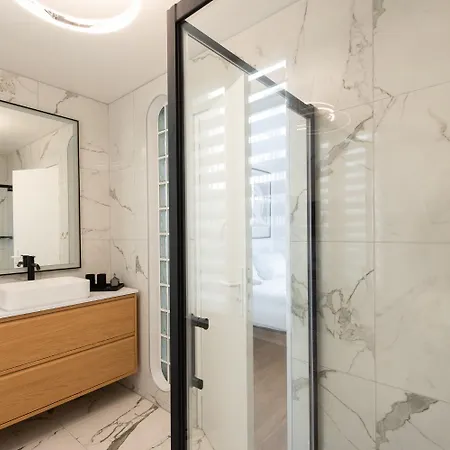 Modern 3 Bedrooms 3 Baths Full Center Of Apartment Paris