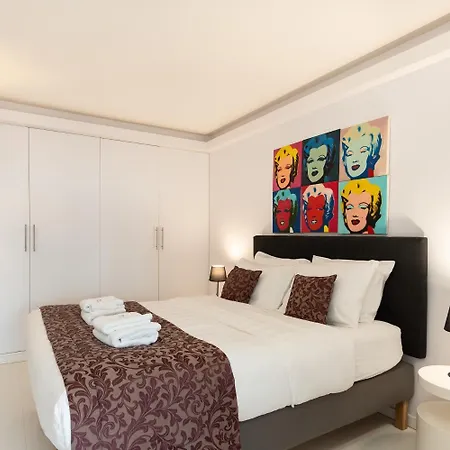 Modern 3 Bedrooms 3 Baths Full Center Of Apartment *