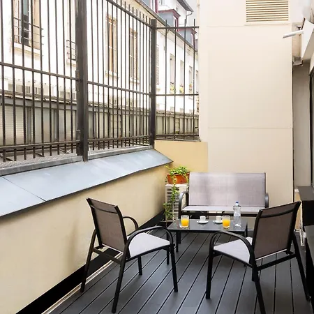 Modern 3 Bedrooms 3 Baths Full Center Of Apartment *