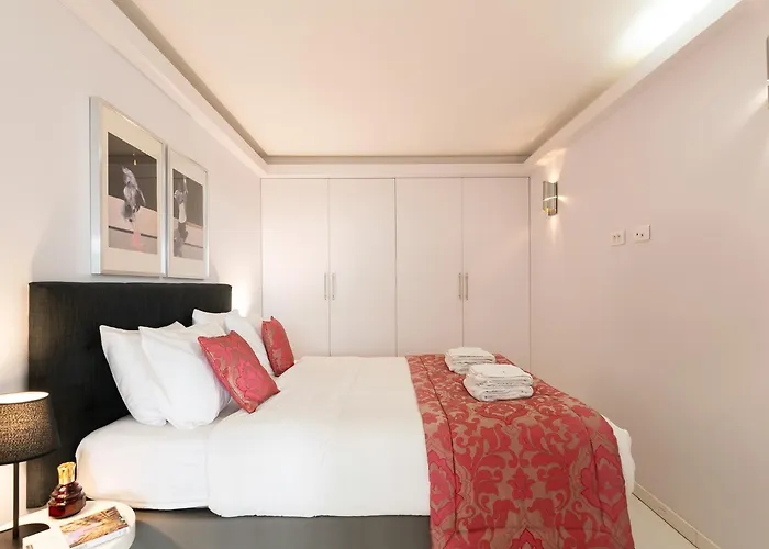 Modern 3 Bedrooms 3 Baths Full Center Of