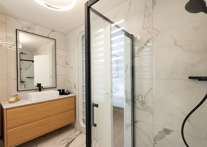 Modern 3 Bedrooms 3 Baths Full Center Of Appartement Paris