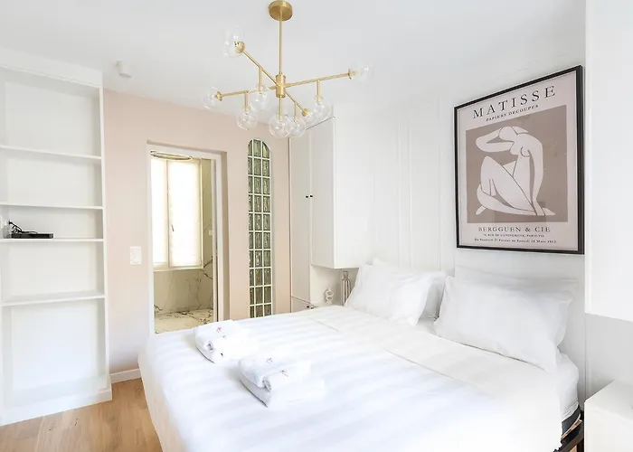 Modern 3 Bedrooms 3 Baths Full Center Of *