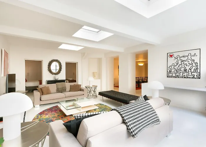 Modern 3 Bedrooms 3 Baths Full Center Of *